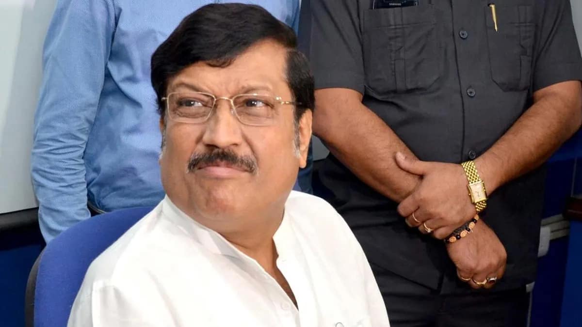 আদালতে তোলার সময় সব্যসাচী দত্তকে লক্ষ্য করে টমেটো‑ডিম, ছোড়া হল গোবর
