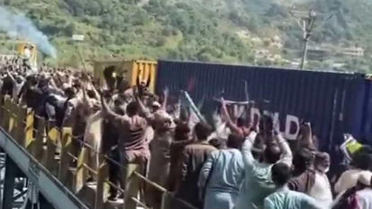 পাক সেনার নির্বিচার হত্যা POK তে! বন্ধ ইন্টারনেট-অনির্দিষ্টকালের ধর্মঘট