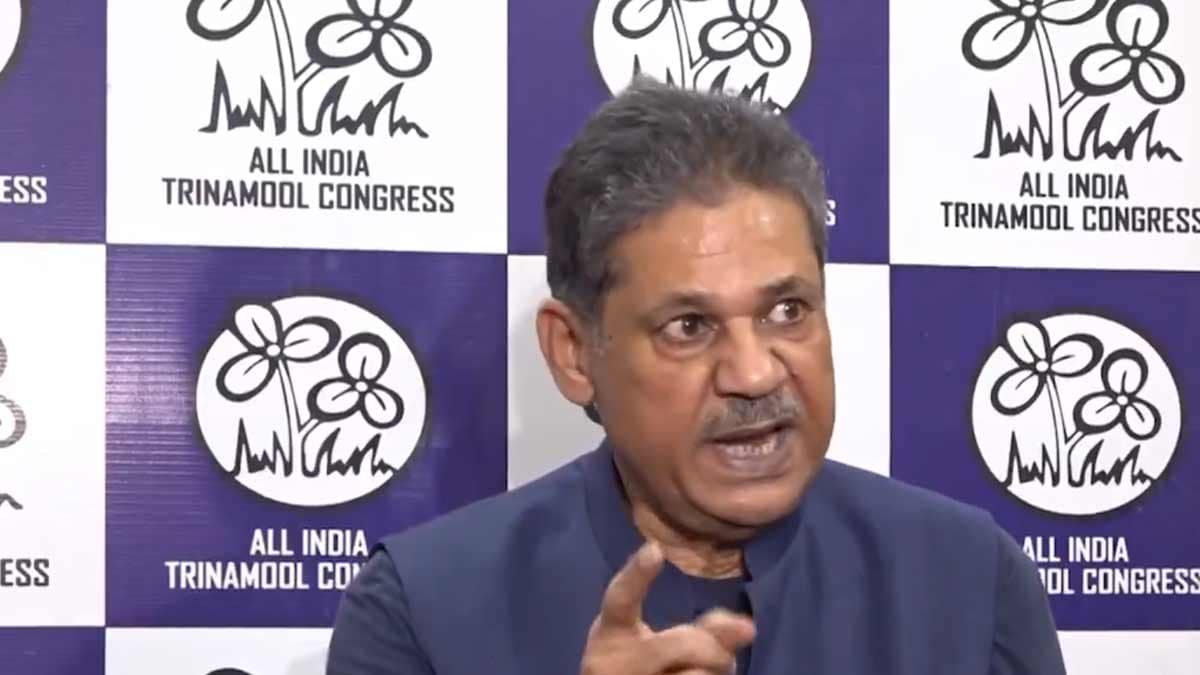 দম থাকলে বিদ্রোহীদের বিজেপির টিকিটে লড়ার নির্দেশ কীর্তি আজাদের