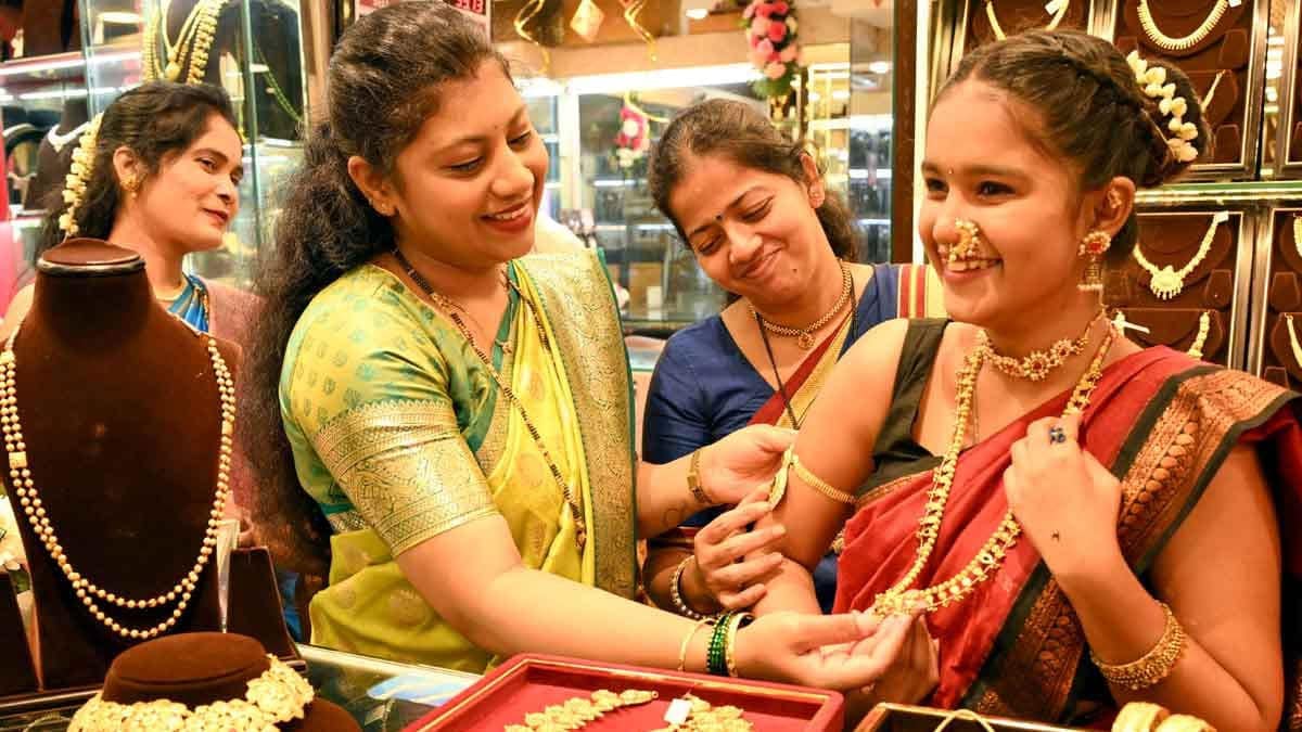 সোনার দামে বড় পতন, স্বস্তিতে মধ্যবিত্ত; খুশির হাওয়া গয়না বাজারে