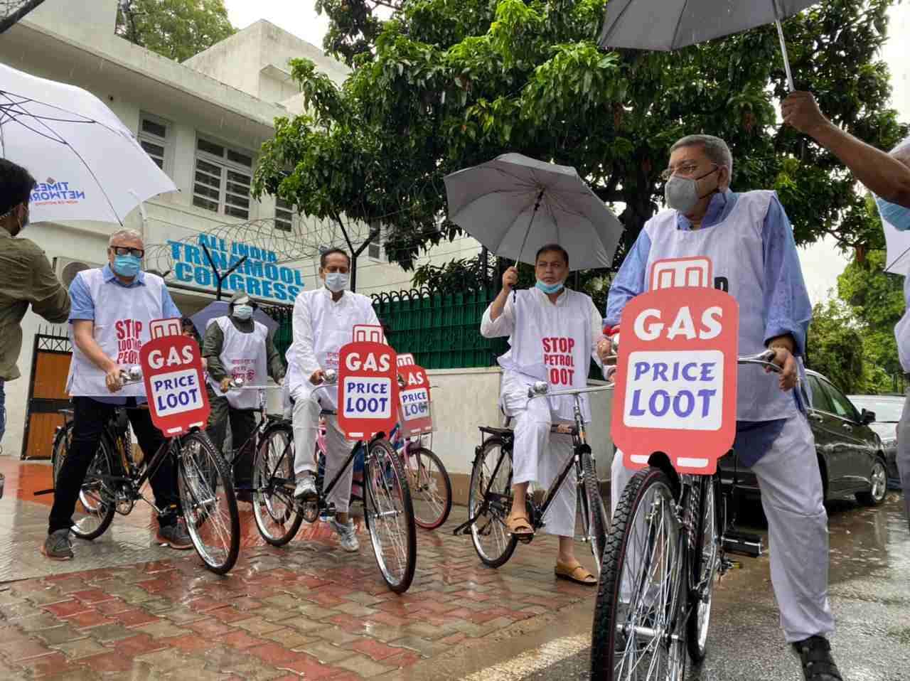 মঙ্গলের বারবেলায় সংসদে করোনা সংক্রান্ত আলোচনায় কেন্দ্রকে প্যাঁচে ফেলতে তৈরী তৃণমূল