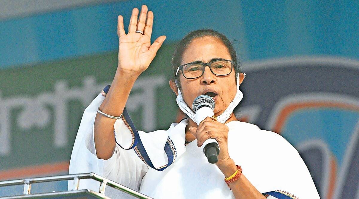 বুধবার মন্ত্রিসভায় বড় রদবদলের ইঙ্গিত দিলেন মমতা বন্দ্যোপাধ্যায়