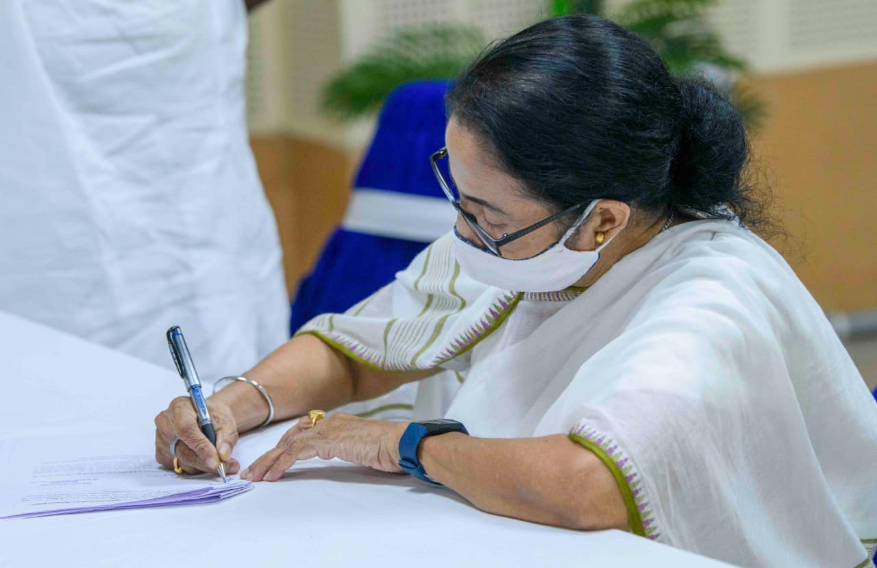 গণেশ চতুর্থীর শুভ দিনে মনোনয়ন পেশ মমতার