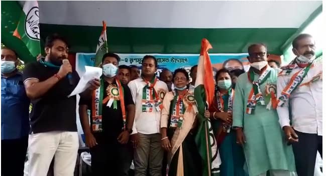 ফের বিজেপিতে ভাঙ্গন , গাইঘাটায় পঞ্চায়েত সদস্য সহ যুব মোর্চার সভাপতি বিজেপি ছেড়ে তৃণমূলে