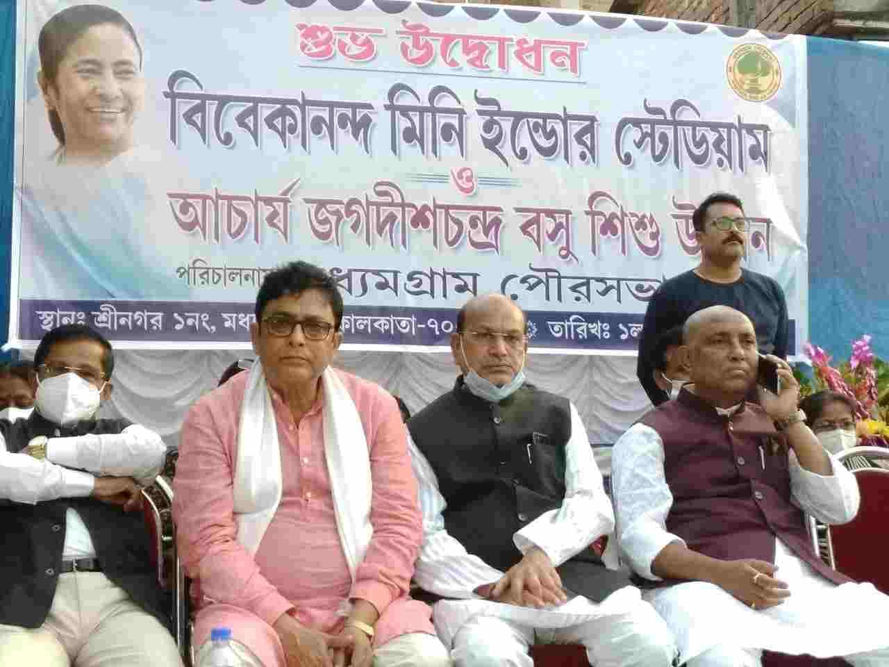 মধ্যমগ্রামে স্টেডিয়াম ও শিশু উদ্যানের উদ্বোধনে খাদ্যমন্ত্রী রথীন ঘোষ