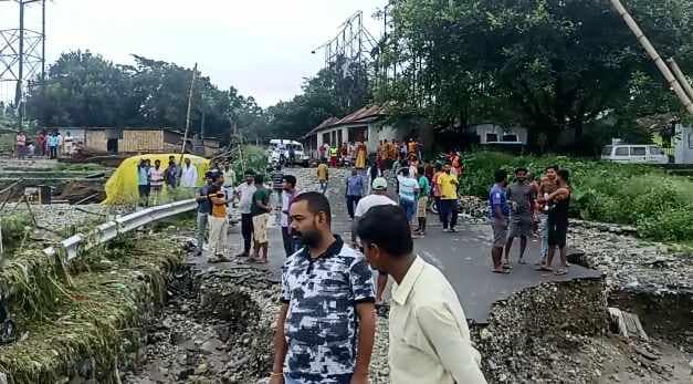 ধসে বিপর্যস্ত ১০ নম্বর জাতীয় সড়ক, সিকিমের সঙ্গে বিচ্ছিন্ন যোগাযোগ