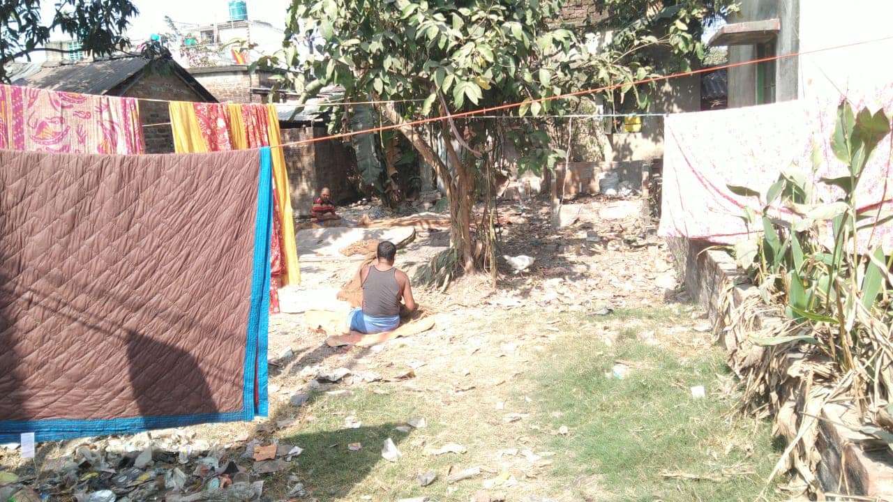 বারাসাতে জমি নিয়ে দড়ি টানাটানির জের! স্বামী সাজিয়ে জমি নেওয়ার অভিযোগ এক মহিলার বিরুদ্ধে