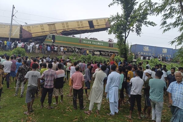 Kanchanjungha Train Accident : ছেলের সুস্থ হয়ে বাড়ি ফেরার অপেক্ষায় ধনিয়াখালির ২ পরিবার