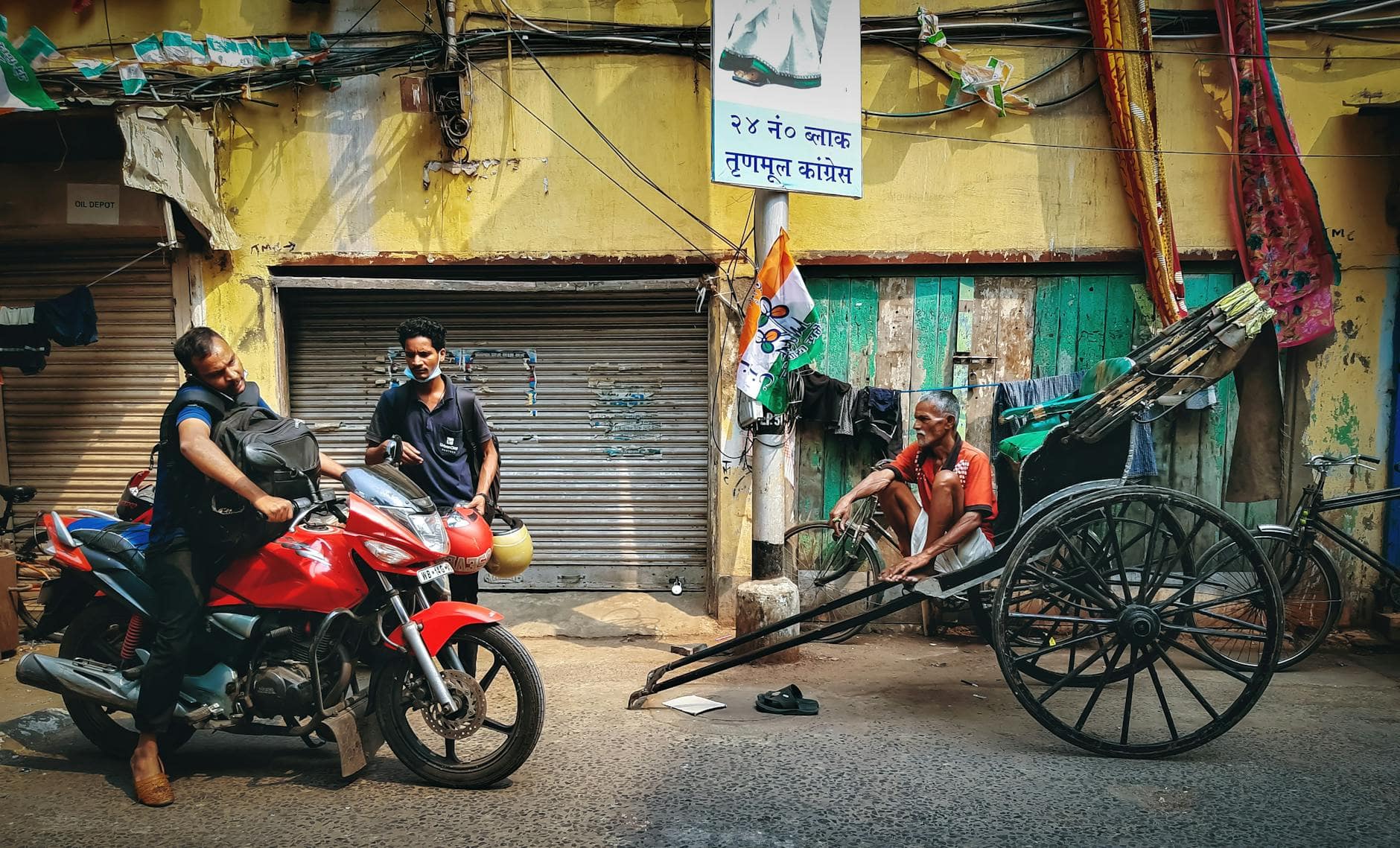 তৃণমূল সংকট লাইভ আপডেট: মমতা বন্দ্যোপাধ্যায়ের বাড়িতে সংকট বৈঠক শেষ
