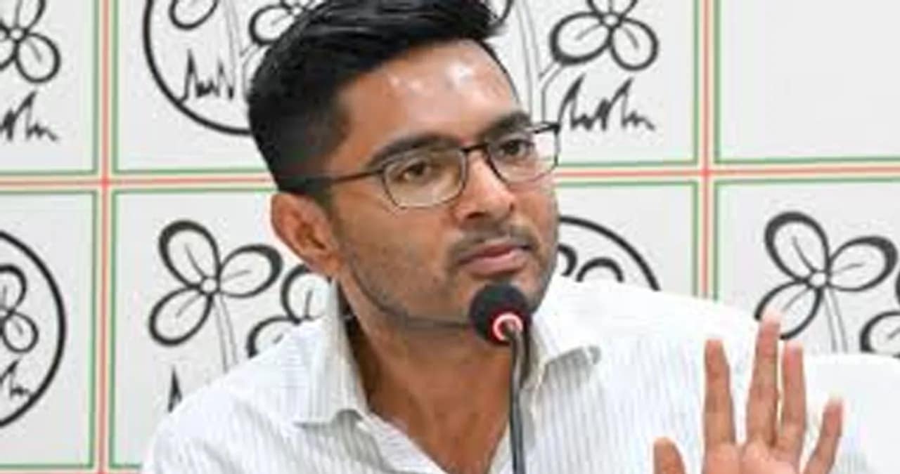 সই কাণ্ডে সিআইডির তলব এড়িয়ে দিল্লি থেকে সময় চাইলেন অভিষেক