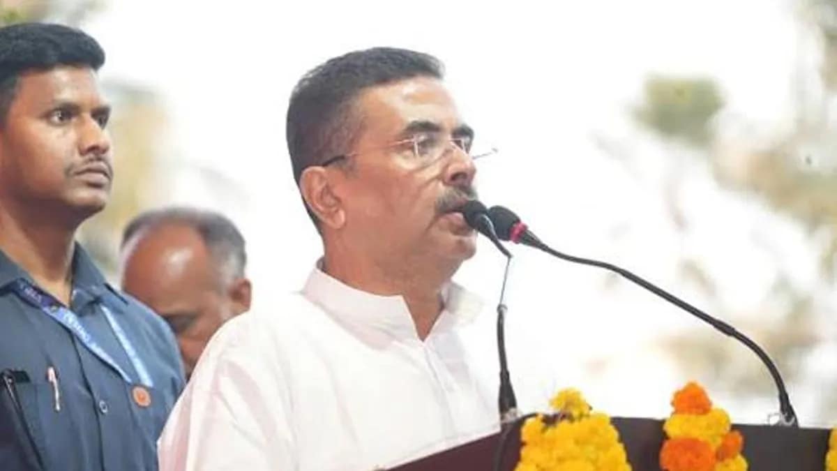 রাজনৈতিক উত্তেজনা-জল্পনা বাড়িয়ে শতাব্দীর নয়াদিল্লির বাড়িতে শুভেন্দু