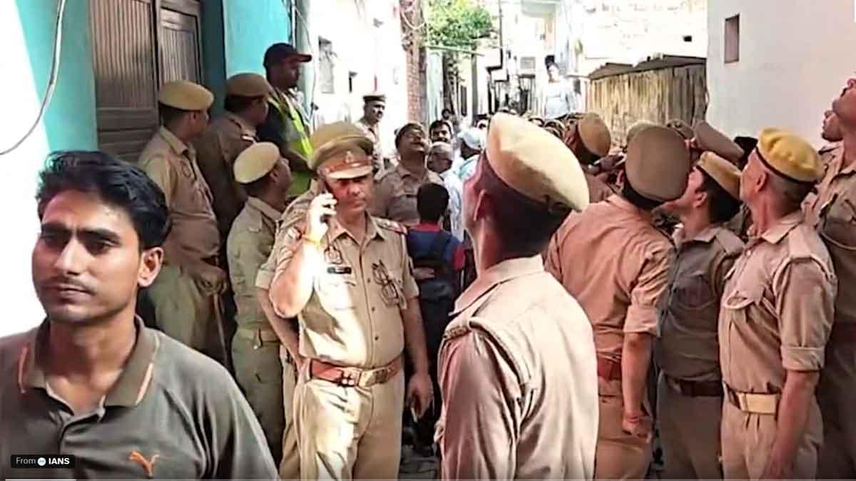 যোগী রাজ্যে অবৈধ মাদ্রাসা সিল