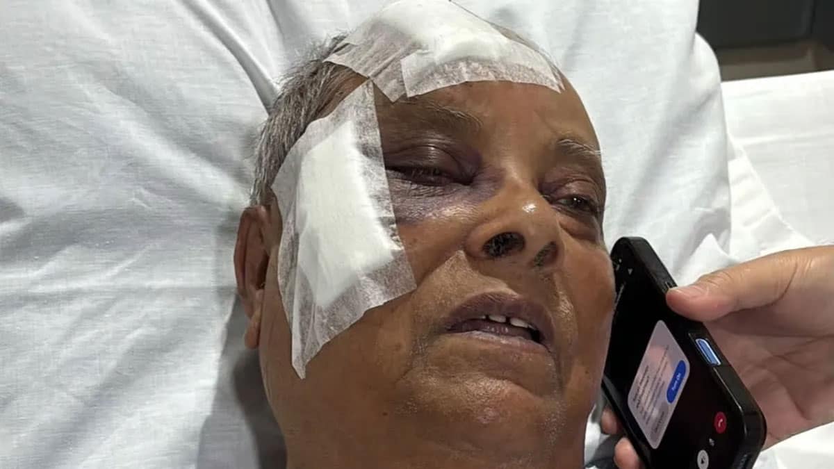অশোক ভট্টাচার্যকে আশীর্বাদ জানালেন মুখ্যমন্ত্রী