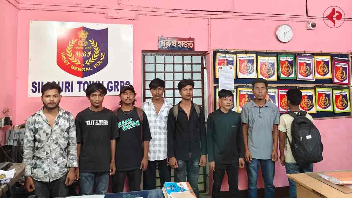 শিলিগুড়ি জংশনে আট বাংলাদেশি ধরা, অনুপ্রবেশ বিতর্ক তীব্র