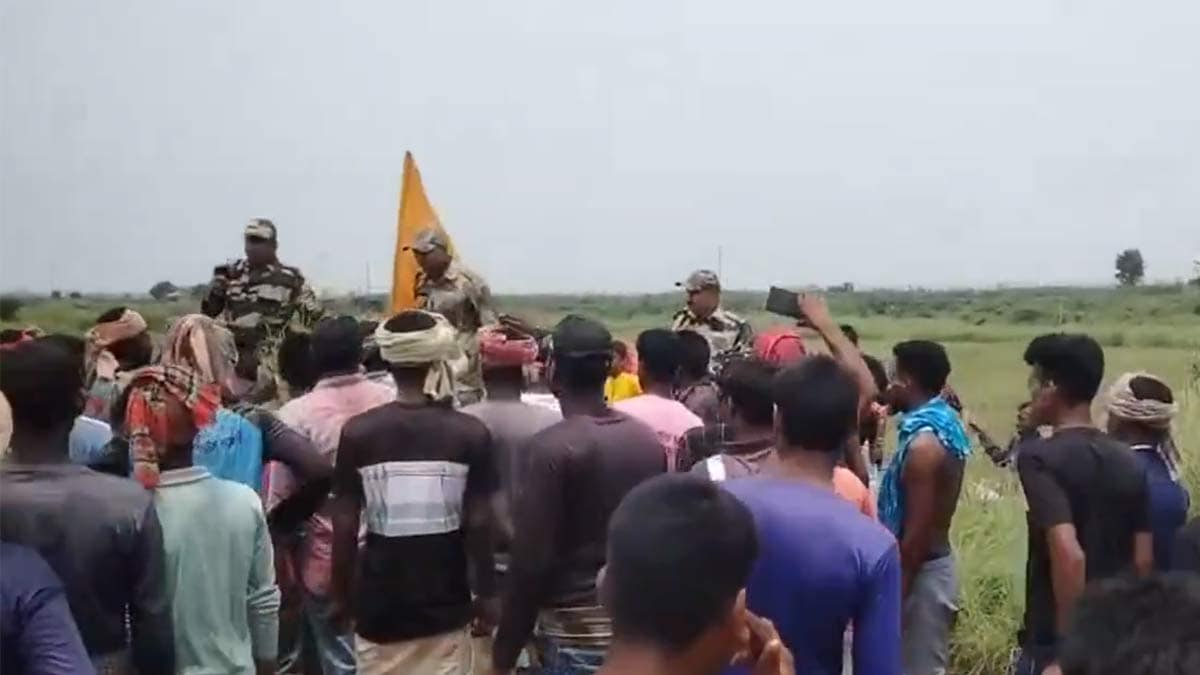 ফের উত্তপ্ত ভারত-বাংলাদেশ সীমান্ত! বেড়া নিয়ে বিএসএফকে আক্রমণের চেষ্টা
