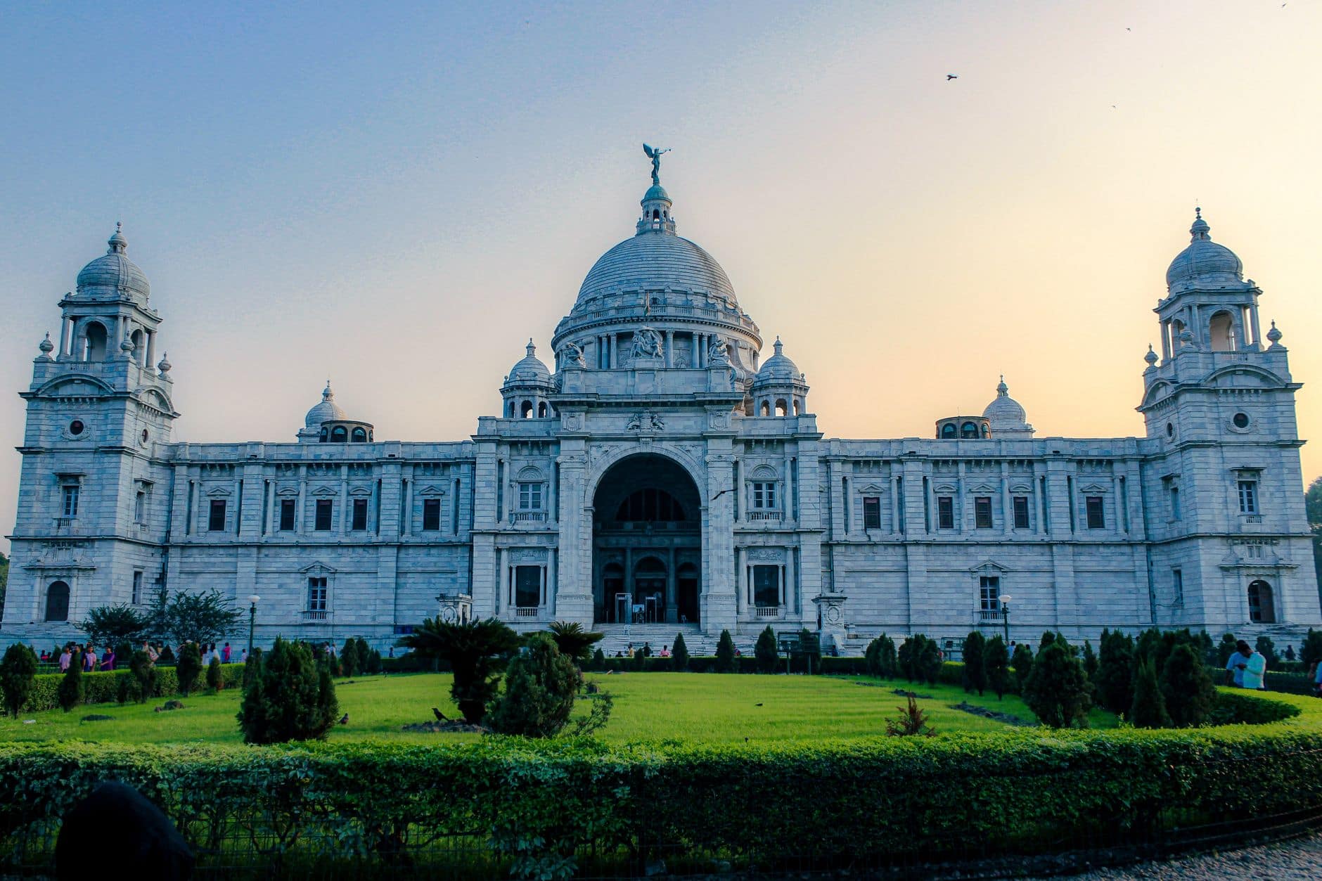 পশ্চিমবঙ্গ মন্ত্রিসভা সম্প্রসারণ: বিজেপির দুই বিধায়ক শঙ্কর ঘোষ ও স্বপন দাসগুপ্ত অন্তর্ভুক্ত ৩৫ জনকে মুখ্যমন্ত্রী শুভেন্দু অধিকারীর মন্ত্রিসভায়